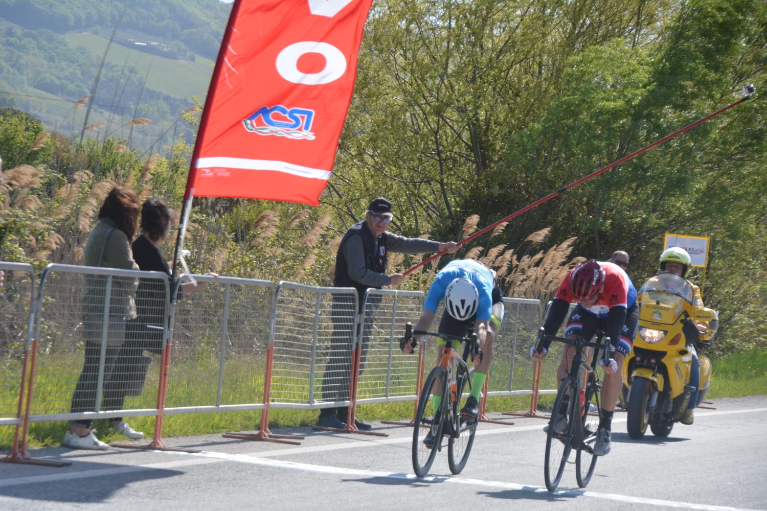 1_trofeo_de_carlonis_la_volata_vincente_di_luzi.jpg
