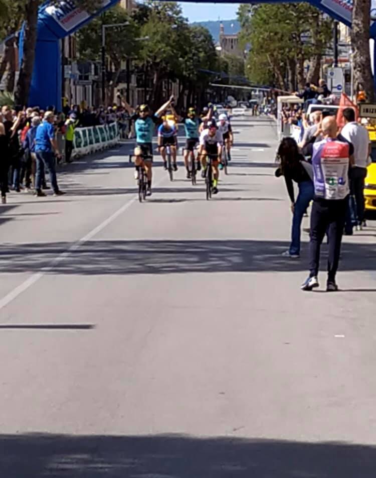 curti_183846523_10217943374407494_4477387945472325322_n.jpg