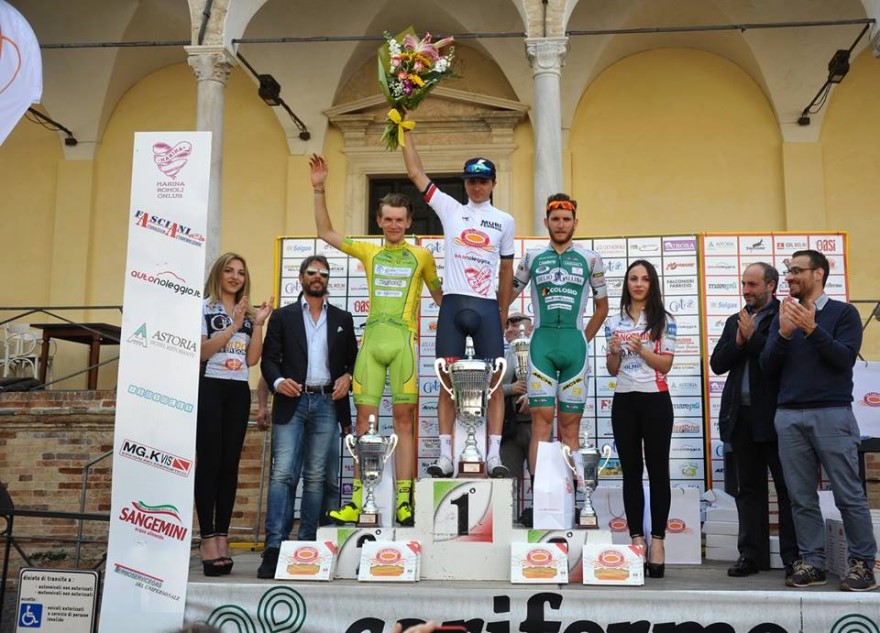 muri_foto_traini_premiazione_de_carlonis.jpg